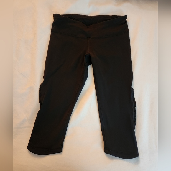 Lululemon fast and free Ruffle Capri Leggings - Picture 1 of 5